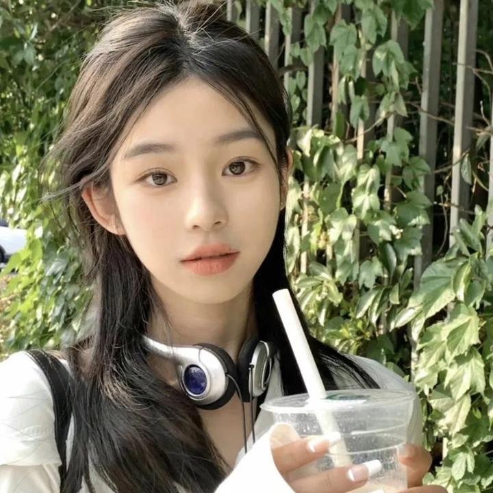 独自夜归的女孩